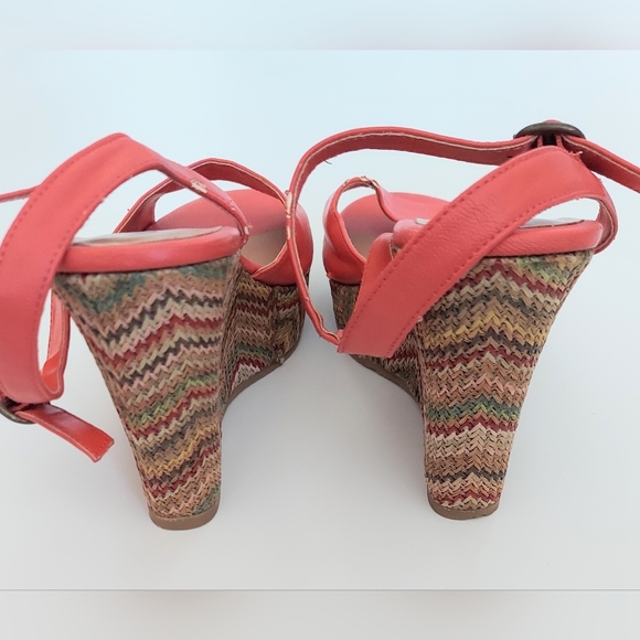 Mudd Sandals Womens Chevron Pattern Size 6.5M Platform Espadrilles 4” Heel - Picture 4 of 7